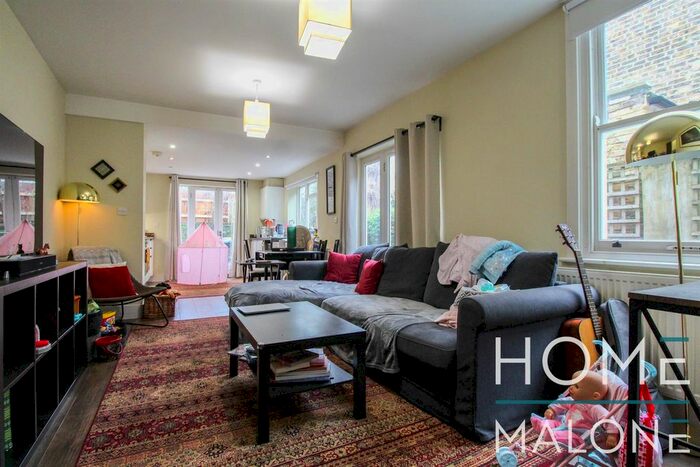 3 Bedroom Flat To Rent In Brooke Road, London, E5