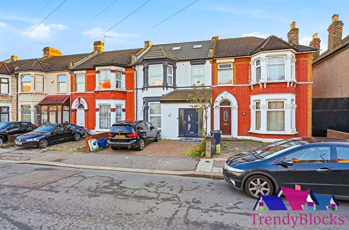 4 Bedroom Terraced House To Rent In Kinfauns Road, Ilford, IG3