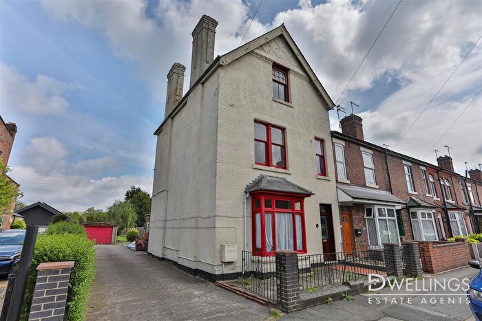 5 Bedroom End Terrace House To Rent In Blackpool Street, Burton-On-Trent, DE14