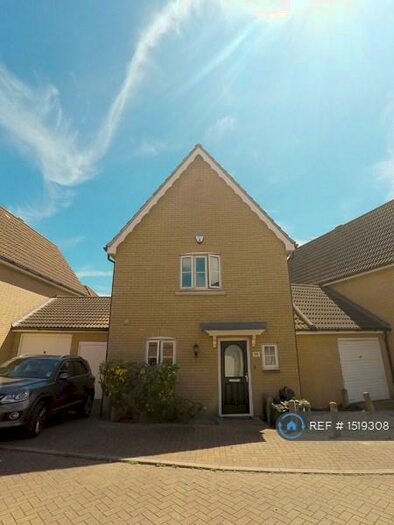 3 Bedroom Semi-Detached House To Rent In Buntingbridge Road, Ilford, IG2