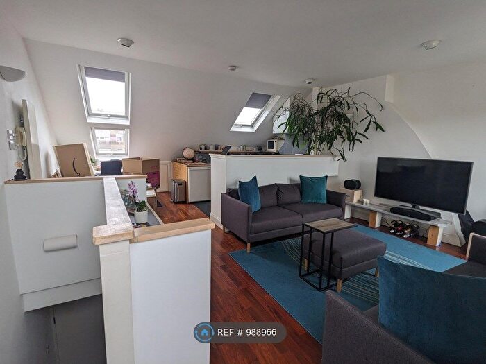 2 Bedroom Maisonette To Rent In Battersea Park Road, London, SW11