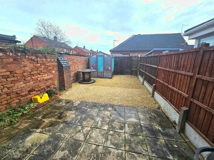 2 Bedroom End Of Terrace House To Rent In Albert Street, Newark, NG24