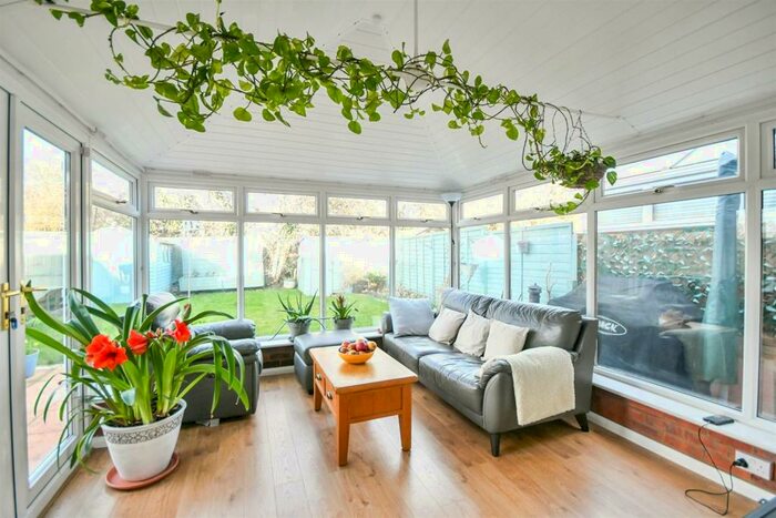 3 Bedroom House To Rent In Woburn Close, Swindon, SN25