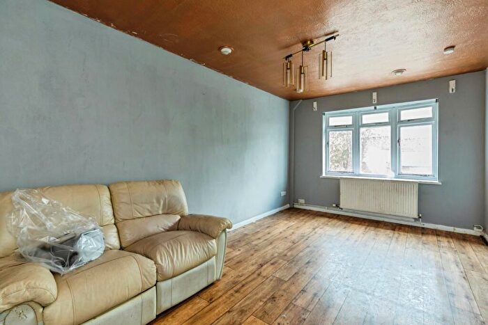 1 Bedroom Flat For Sale In Skinner Street, Gillingham, Kent, ME7
