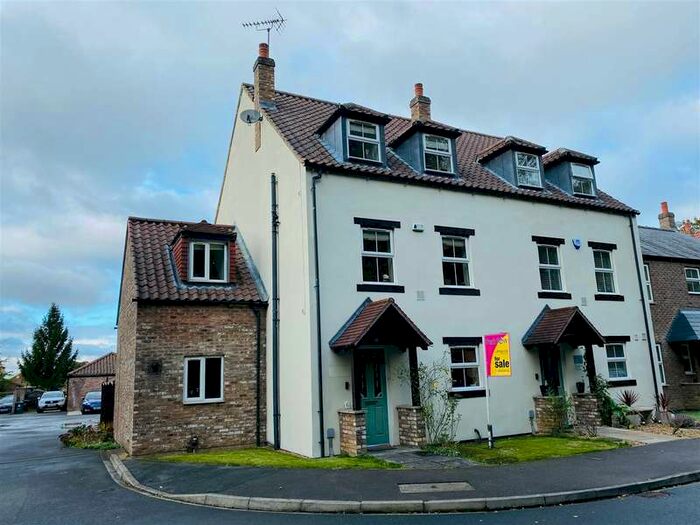 4 Bedroom End Of Terrace House For Sale In Stable Road, Barlow, Selby, YO8