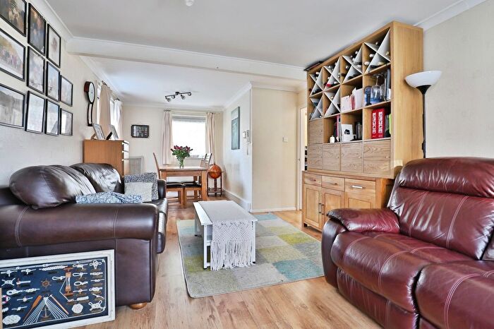 2 Bedroom Flat For Sale In Lagland Street, Poole, Dorset, BH15