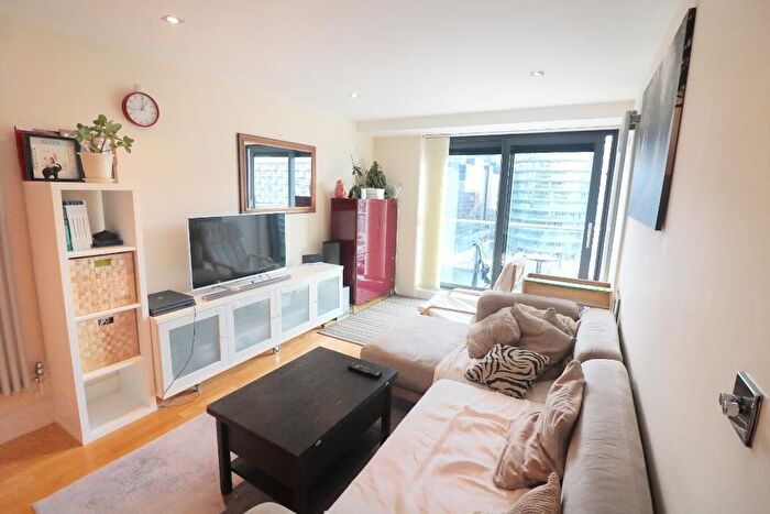 2 Bedroom Flat To Rent In Millharbour, South Quay, London, E14