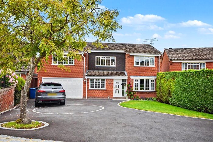 5 Bedroom Detached House For Sale In Windermere Way, Farnham, Surrey, GU9