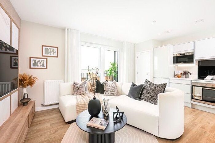 2 Bedroom Flat For Sale In High Street, Brentford, TW8