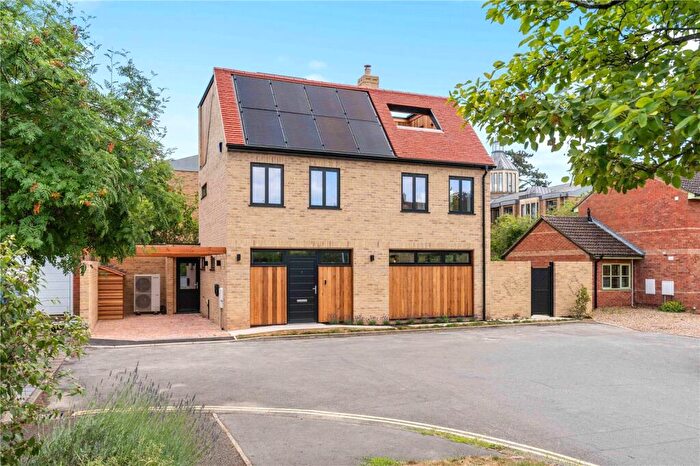 4 Bedroom Detached House To Rent In Pearce Close, Cambridge, Cambridgeshire, CB3
