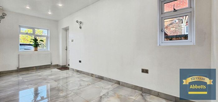 Studio To Rent In Shrub End Road, Essex, CO3