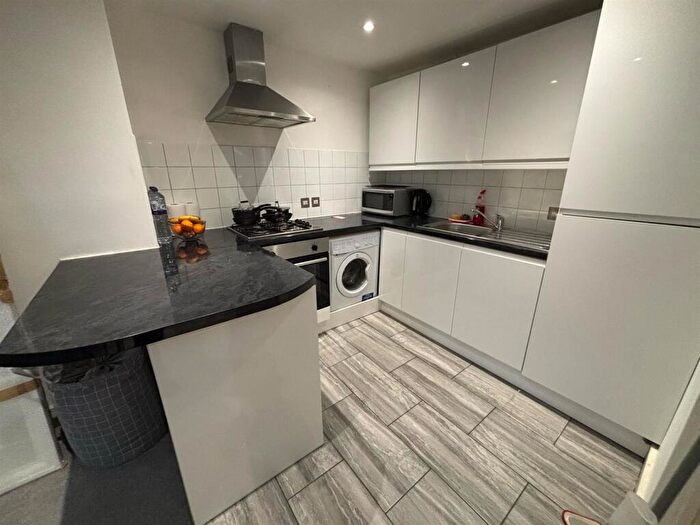 1 Bedroom Flat To Rent In Berrylands Road, Surbiton, KT5