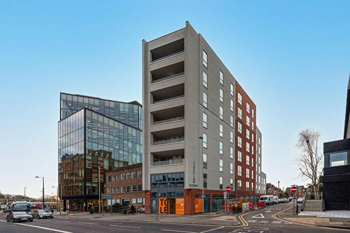 2 Bedroom Flat For Sale In Junction Court, Watford, WD17