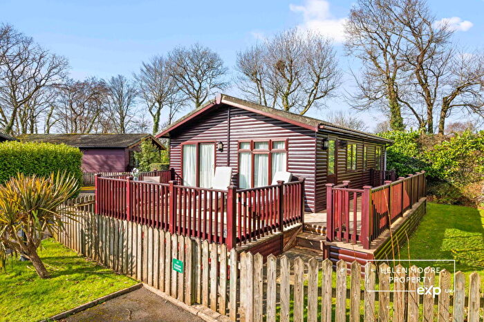 2 Bedroom Lodge For Sale In The Thatches Holiday Village, Modbury, Devon, PL21