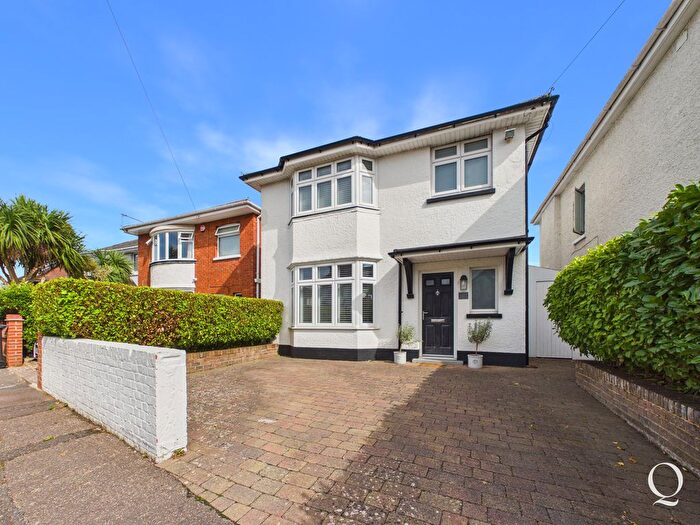 3 Bedroom Detached House For Sale In The Avenue, Bournemouth, BH9