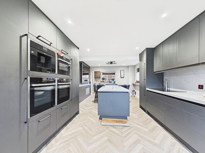 5 Bedroom Detached House For Sale In The Coachings, Cliff Road, Hessle, HU13