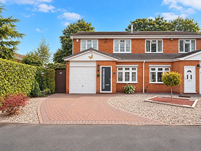 3 Bedroom Semi Detached House For Sale In Swansbrook Gardens, Birmingham, B38