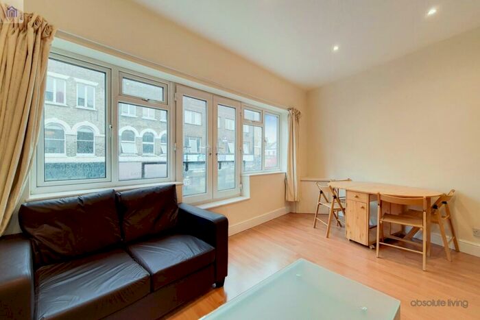 1 Bedroom Flat To Rent In Battersea High Street, Clapham Junction, SW11