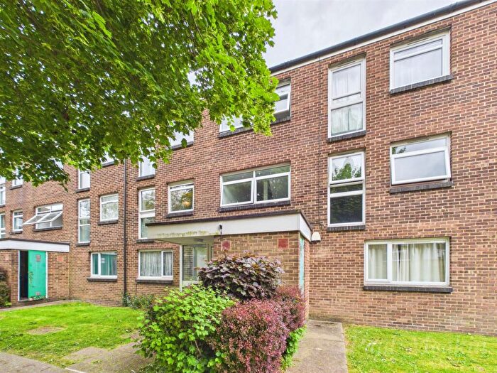 1 Bedroom Flat For Sale In Woodpecker Mount, Pixton Way, Croydon, CR0