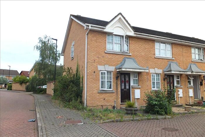 2 Bedroom Property To Rent In Missenden Close, Bedfont, TW14