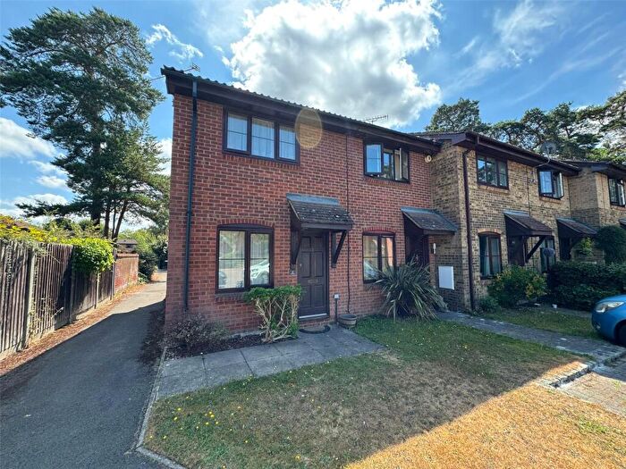 1 Bedroom End Of Terrace House To Rent In Myers Way, Frimley, Camberley, Surrey, GU16