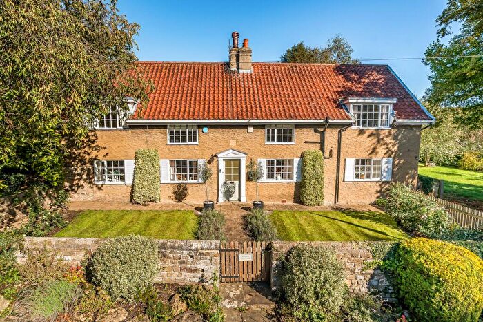 4 Bedroom Detached House For Sale In Shaw Lane, Farnham, HG5