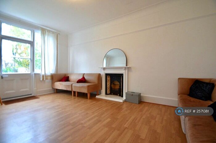 6 Bedroom Semi Detached House To Rent In Fontenoy Road, London, SW12