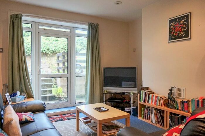 1 Bedroom Flat To Rent In Woodland Lane, Leeds, West Yorkshire, LS7