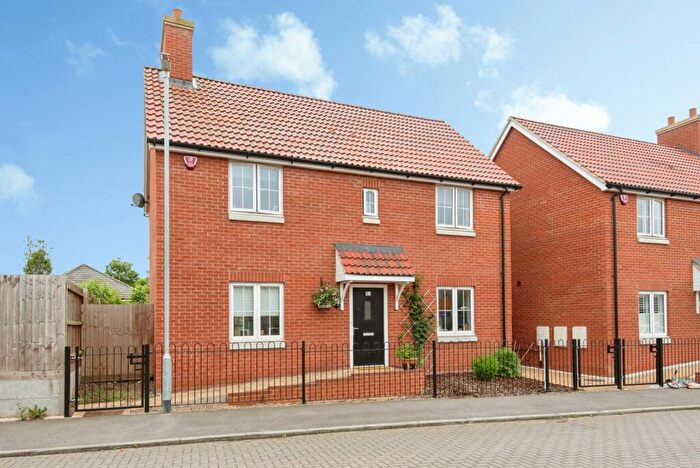 3 Bedroom Detached House For Sale In Arlesey Road, Henlow, Bedfordshire, SG16