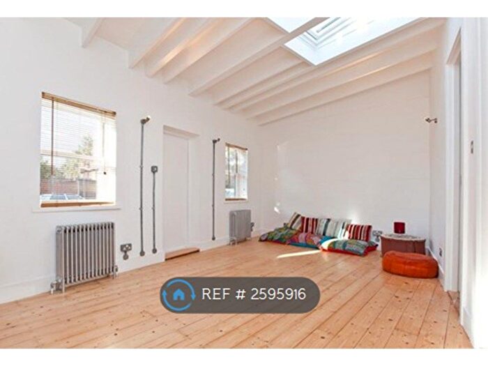 2 Bedroom Flat To Rent In Nightingale Lane, London, N8