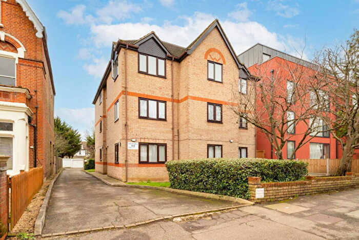 1 Bedroom Flat For Sale In Grove Hill, London, E18