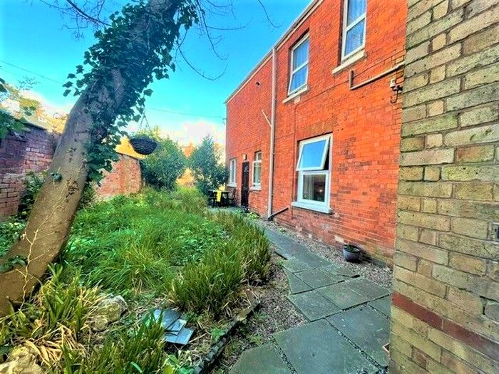 1 Bedroom Flat To Rent In Powderham Crescent, Exeter, EX4