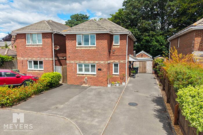 3 Bedroom Detached House For Sale In Eleanor Gardens, Christchurch, BH23