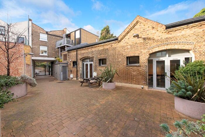 2 Bedroom Flat For Sale In Caledonian Road, London, N1