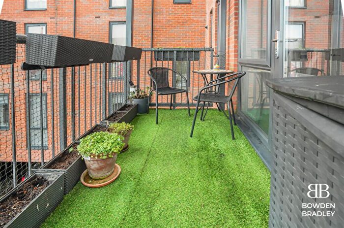 1 Bedroom Apartment For Sale In Marine Crescent, Hainault, IG6