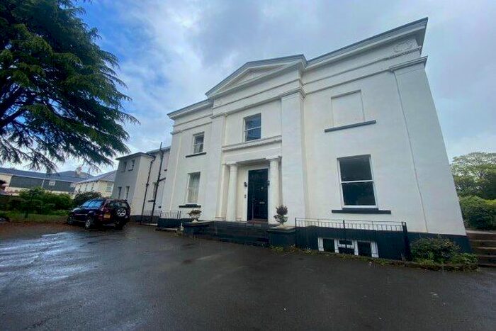 3 Bedroom Flat To Rent In Clystlands House, Exeter, EX1