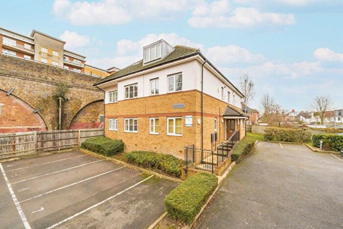 1 Bedroom Flat For Sale In Roxeth Green Avenue, Harrow, HA2