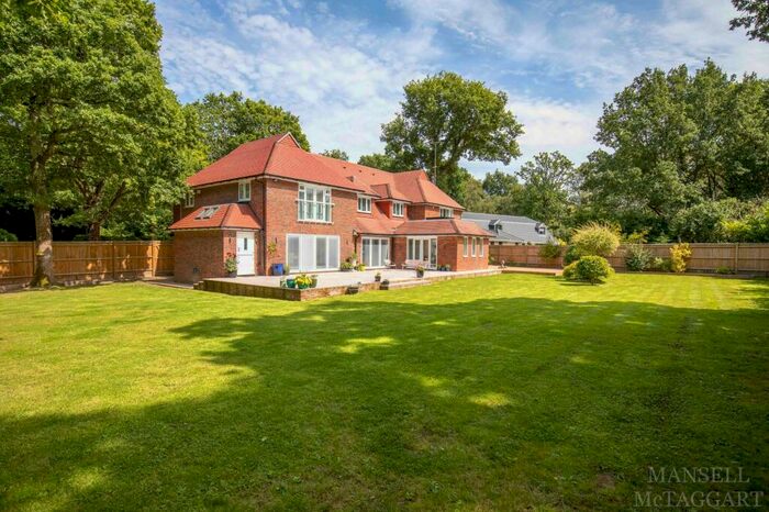 5 Bedroom Detached House For Sale In Lake View Road, Felbridge, RH19