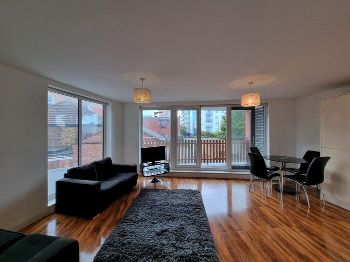 2 Bedroom Flat To Rent In Radalco House, Hounslow, TW3