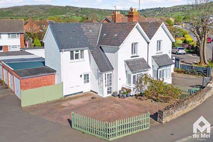 3 Bedroom Semi-Detached House For Sale In Two Hedges Road, Bishops Cleeve, Cheltenham, GL52