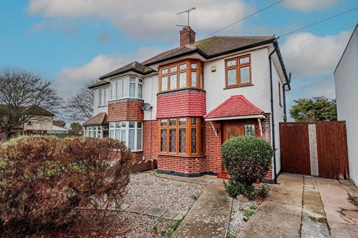 3 Bedroom Semi Detached House For Sale In Poynings Avenue, Southend-On-Sea, SS2