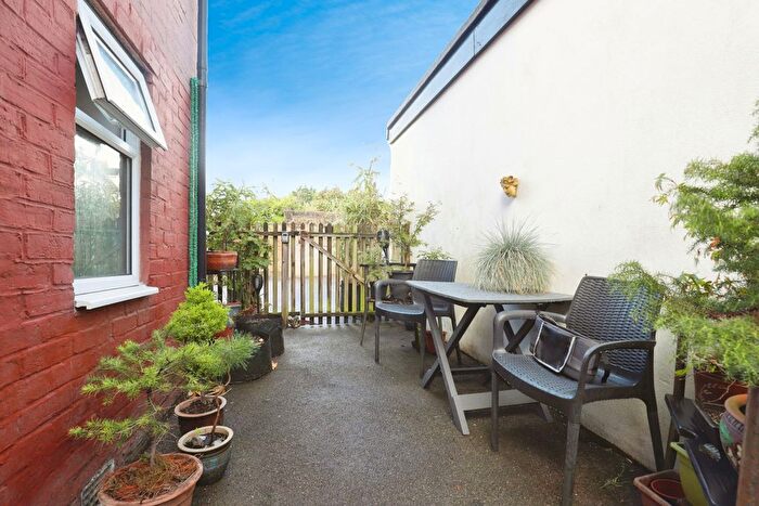 1 Bedroom Flat For Sale In Florence Road, Bournemouth, Dorset, BH5