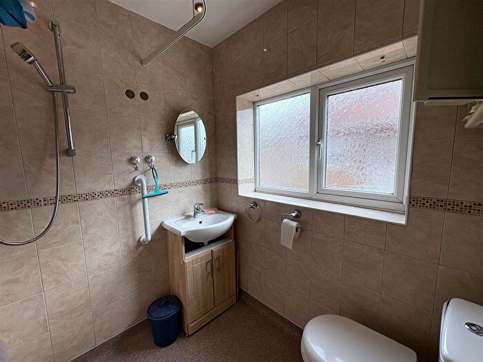 2 Bedroom Semi-detached Bungalow For Sale In Briar Drive, Huntington, YO31