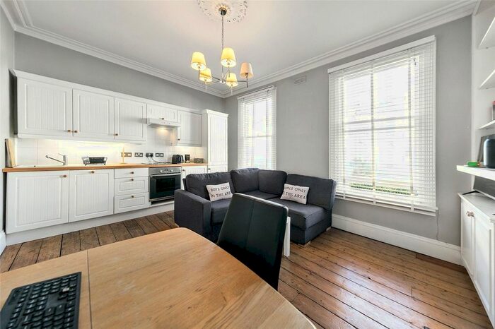 2 Bedroom Flat To Rent In Disraeli Road, London, SW15