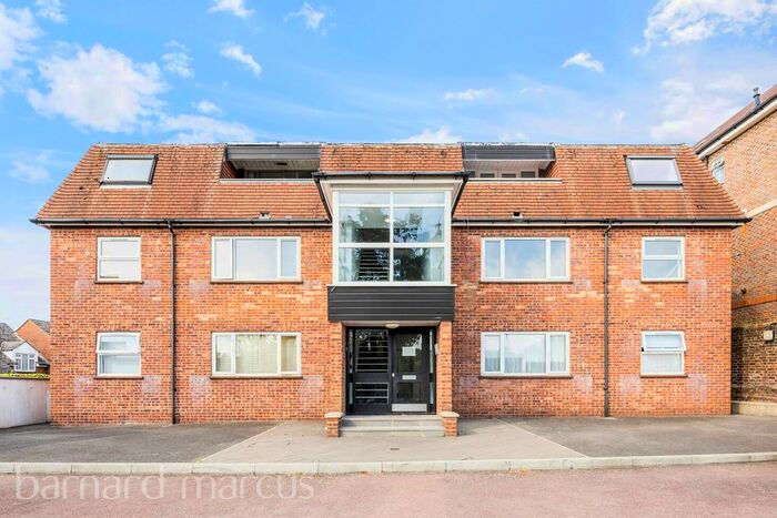 2 Bedroom Flat To Rent In Oxford Road, Redhill, RH1