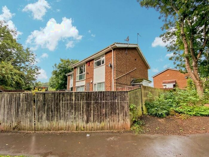 2 Bedroom Flat To Rent In Mitford Close, Washington, NE38