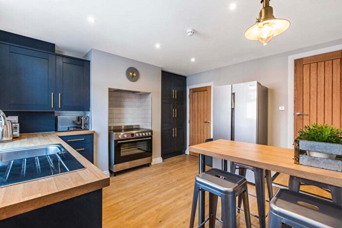 5 Bedroom House To Rent In Royal Park Road, Leeds, LS6