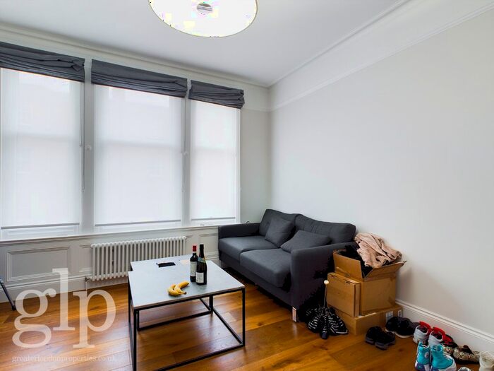 2 Bedroom Flat To Rent In Ridgmount Gardens, London, Greater London, WC1E