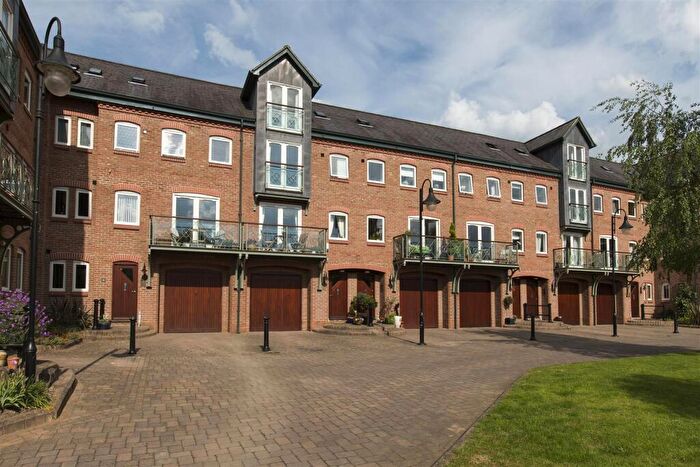 3 Bedroom Town House For Sale In Rock Mill Lane, Leamington Spa, CV32