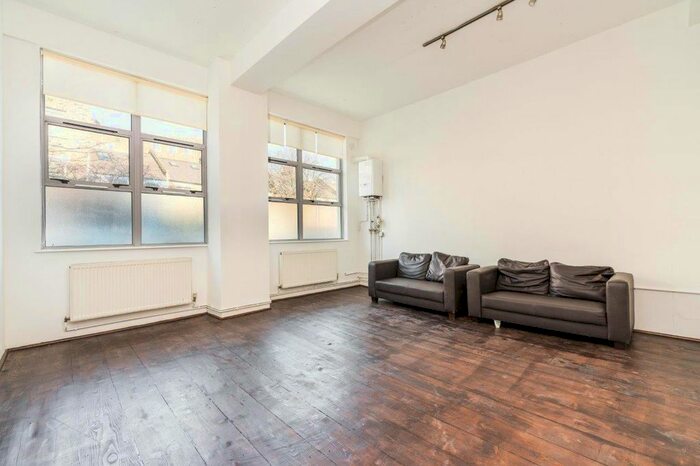 2 Bedroom Flat To Rent In Tudor Road, London, E9